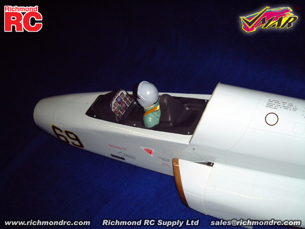 f590g_fuselage_cockpit_leftback_220k035_20070321_2832x2128x72_600w12q