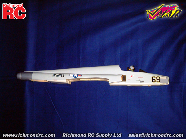 f590g_fuselage_right_090k010_20070321_2832x2128x72_600w12q