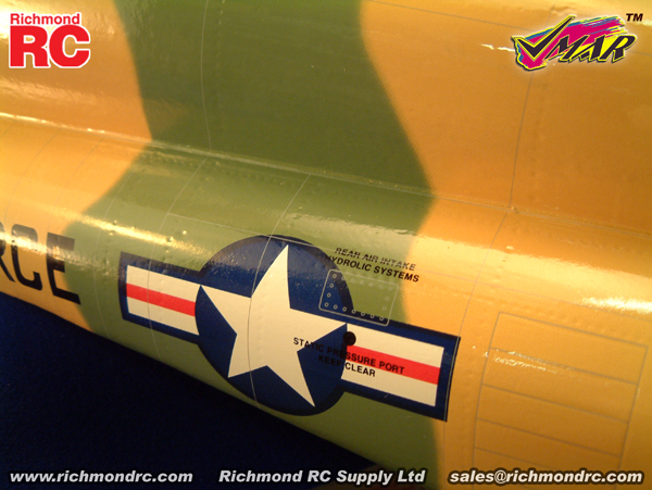 f590u_fuselage_rightside_graphics_070k020_20070321_2832x2128x72_600w12q