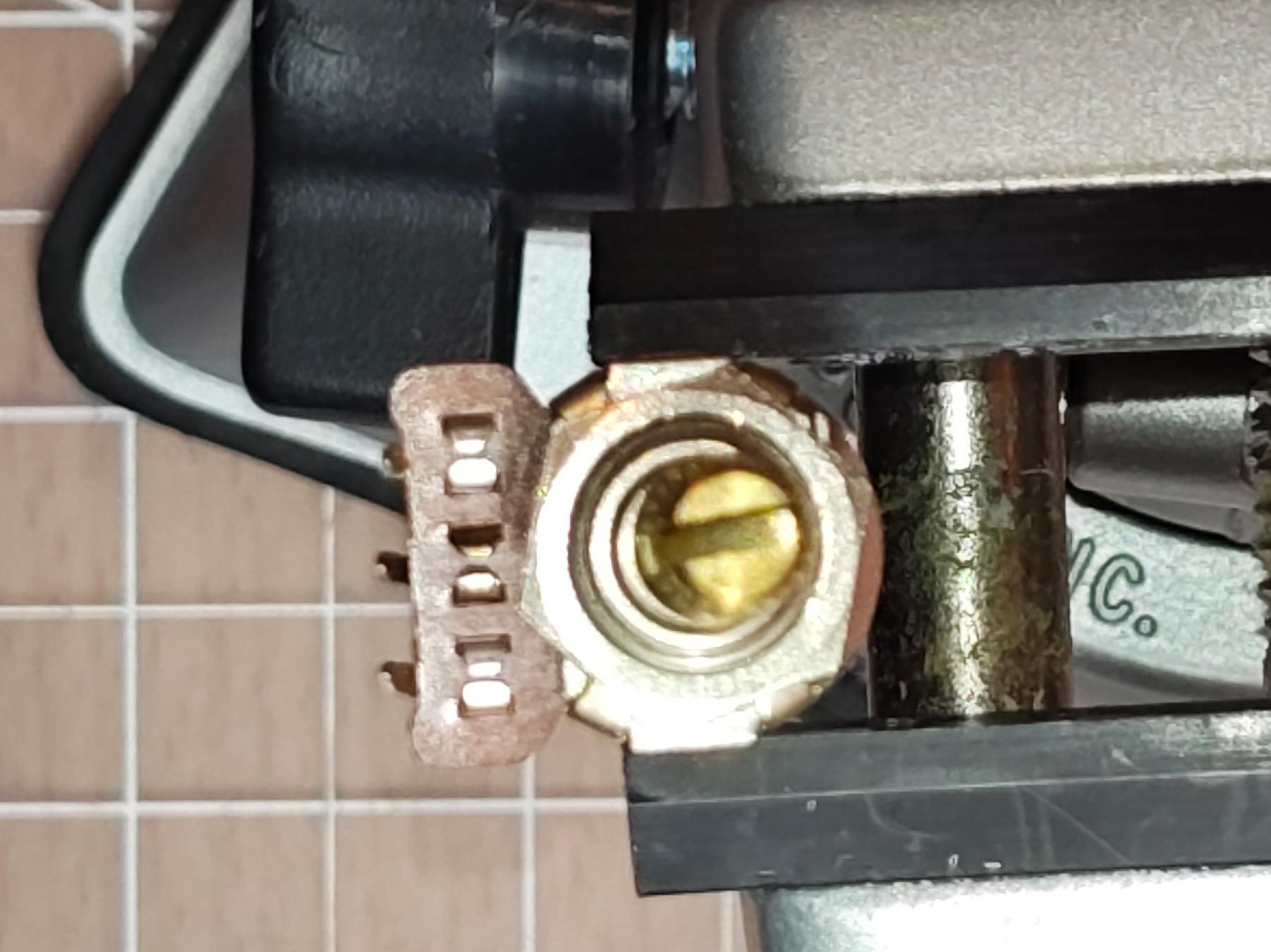 RRC-FN8394_Potentiometer_IMG_20250103_142548362_ShaftEndView
