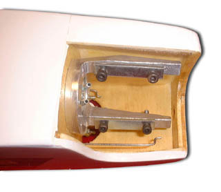 a00142 fuse front top view of mount copy.jpg (18913 bytes)