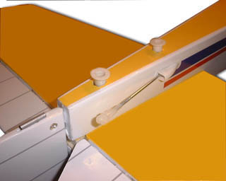 a00142 vert stab captive retainers loose copy.jpg (17836 bytes)