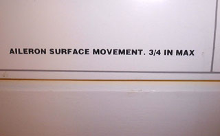 a00142 wing aileron throw labels.jpg (13918 bytes)